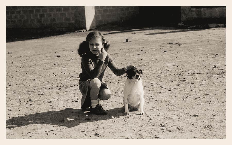 Catherine Legrand enfant, avec son chien