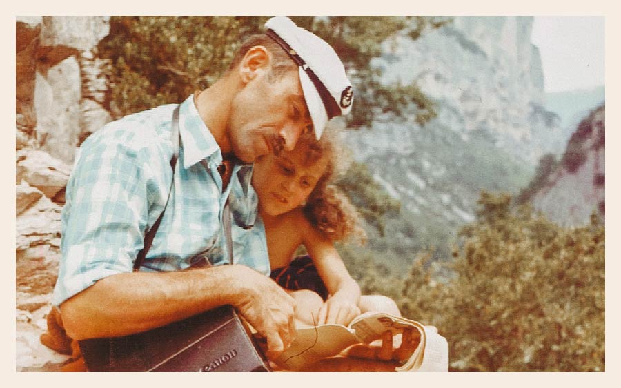 Catherine Legrand enfant en randonnée avec son père